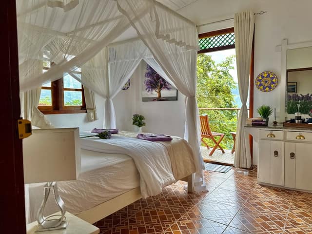 A four-poster double bed with mosquito net