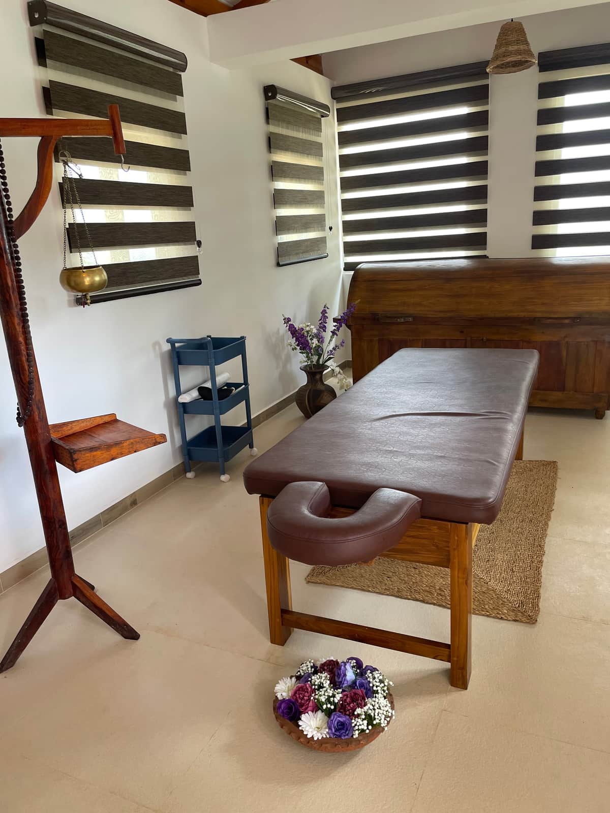 The treatment room, with the stand used for Shirodhara beside the table